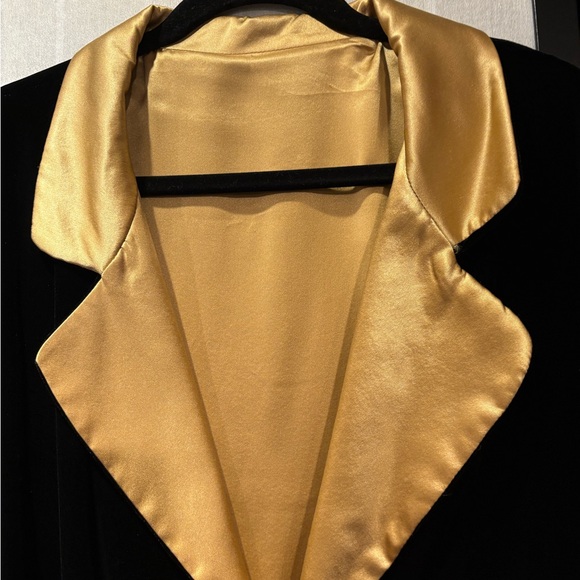 Folio Saks Fifth Avenue Black and Gold reversible Velvet Jacket - Picture 3 of 9